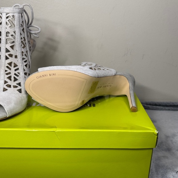 NWT Gianni Bini Silvie Stone Cold Gray Suede Stiletto Heels - Size 6.5 - BNIB - Picture 7 of 12